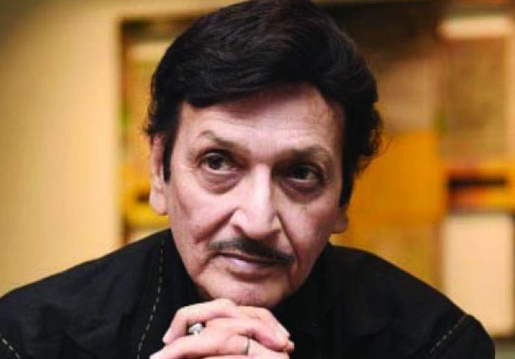 বৃষ্টি ভিজেই নামলেন পুজোর কাজে , গুরুতর অসুস্থ বর্ষীয়ান অভিনেতা