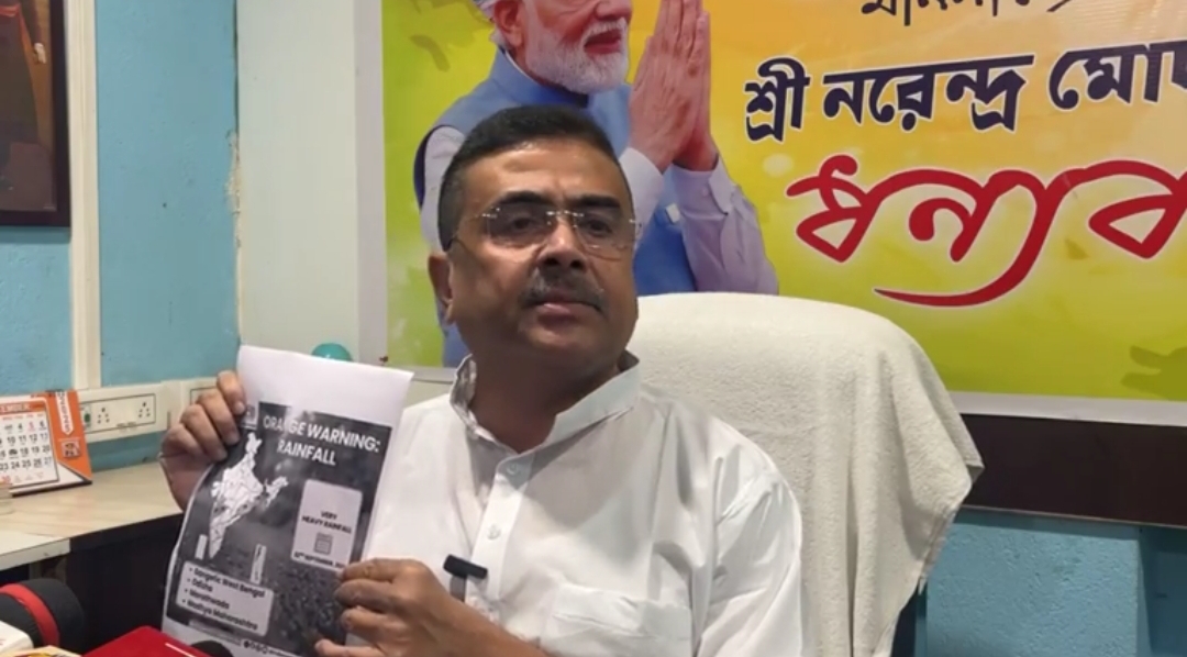 অপদার্থ মুখ্যমন্ত্রী দায়ী এই পরিস্থিতির জন্য , দুর্যোগ পরিস্থিতিতে মমতাকে পাল্টা তোপ দাগলেন শুভেন্দু