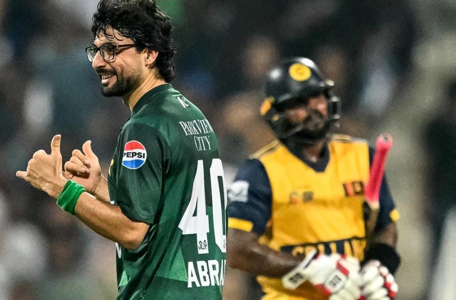 এশিয়া কাপ , হাসারঙ্গার উইকেট নিয়ে তাকেই নকল , সপাটে চর শ্রীলঙ্কান স্পিনারের