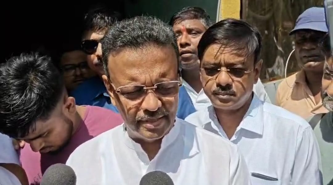 মোমিনপুরে বিদ্যুৎপৃষ্ট নিহতের ঘরে মেয়র ফিরহাদ হাকিম , পরিবারকে নবান্নের আশ্বাস