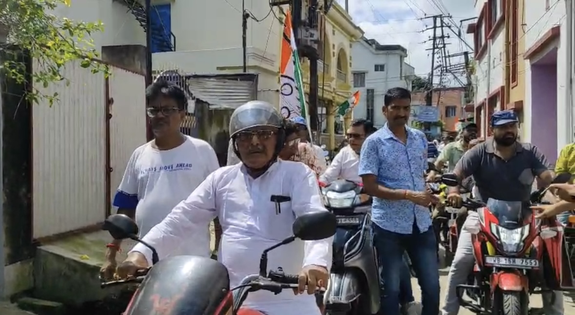 বিজেপি শাসিত রাজ্যে বাঙালিদের উপর অত্যাচার, প্রতিবাদে বাইক মিছিল তৃণমূলের