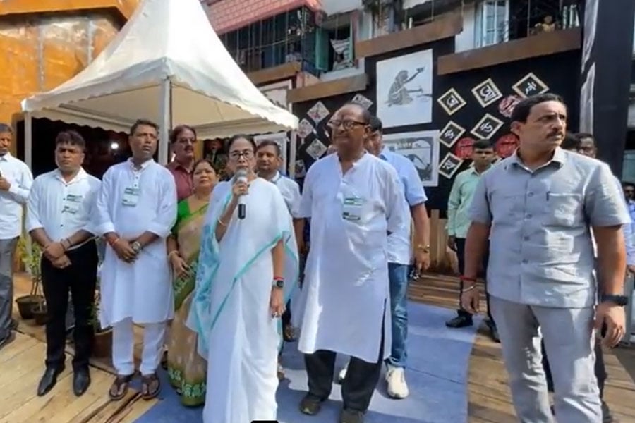 সিইএসসি চাকরি না দিলে রাজ্যের স্পেশাল হোমগার্ডের সুযোগ , বিদ্যুৎস্পৃষ্টে মৃতদের পরিবারকে আশ্বাস মমতার