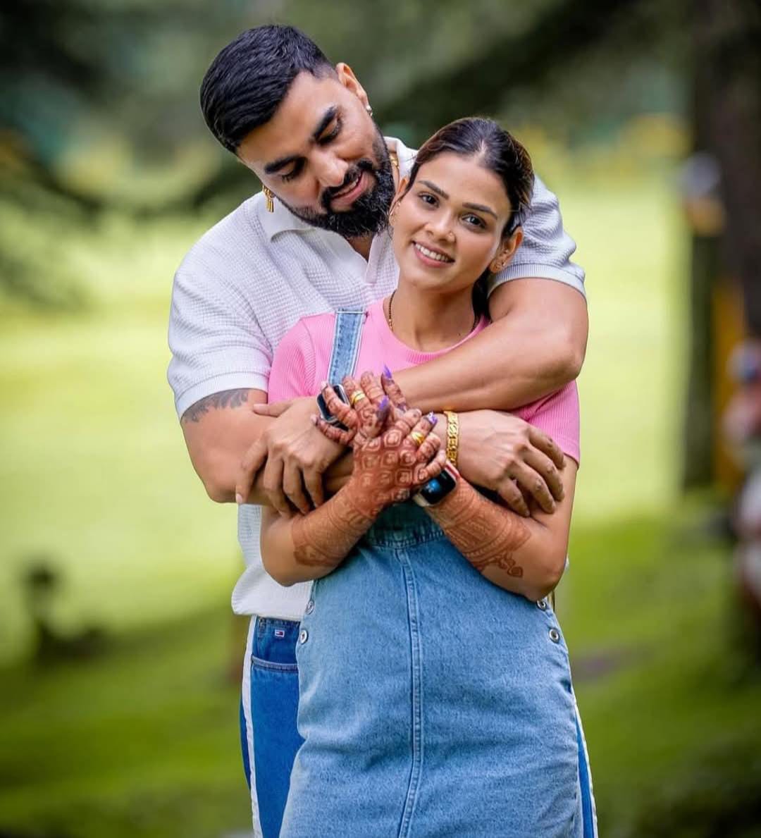 ১৫ বছর পর ফের গর্ভবতী ইউটিউবারের প্রথম পত্নী , আনন্দে আত্মহারা 'সতীন'