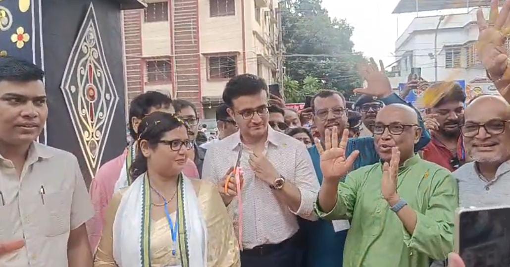 উদয়রাজপুর মধ্যপাড়ার দুর্গোৎসবের বিশেষ আকর্ষণ 'গান্ধার কোমল' , মহারাজের হাত ধরে শুভ উদ্বোধন
