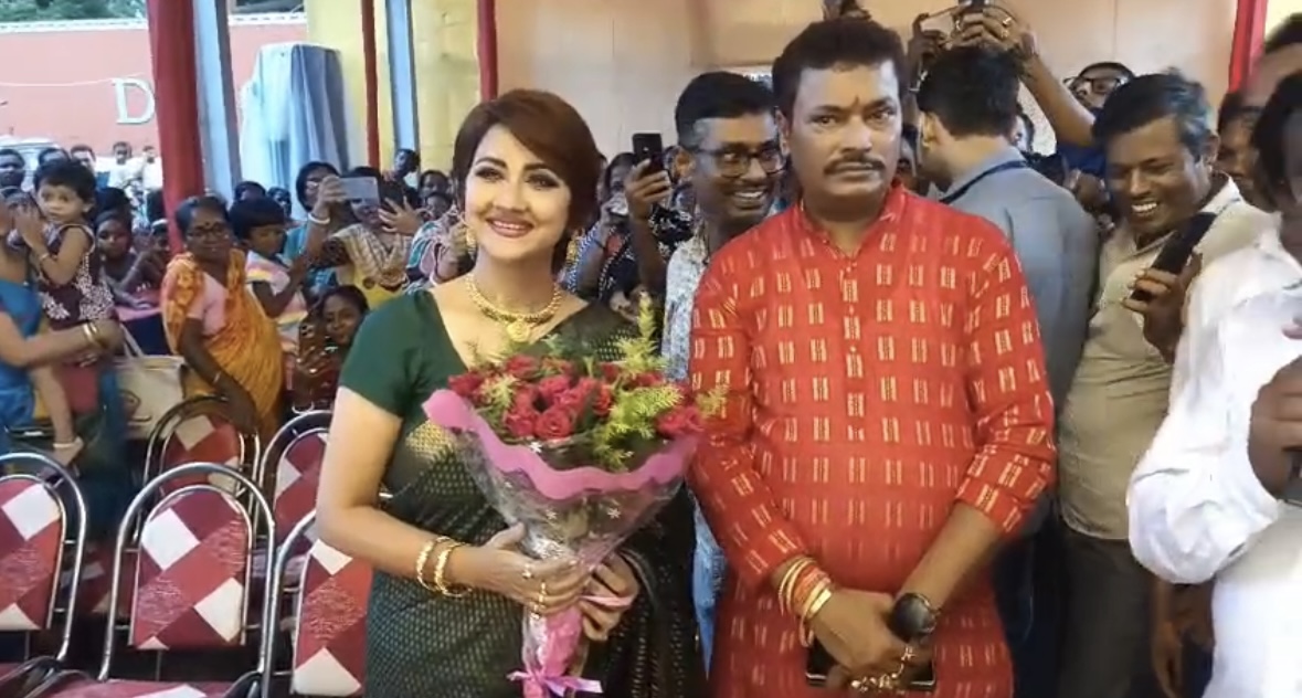 প্যান্ডেল হপিং আটকাতে পারবে না আবহাওয়া, হুগলির পুজো উদ্বোধনে দৃঢ় বার্তা রচনা বন্দ্যোপাধ্যায়ের