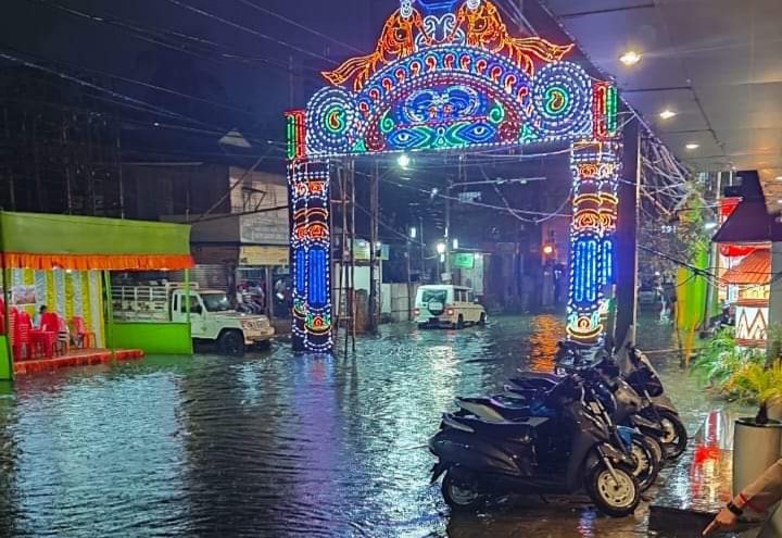 পঞ্চমীর রাতে ঝমঝমিয়ে বৃষ্টি , রাজ্য জুড়ে জারি হলুদ সতর্কতা