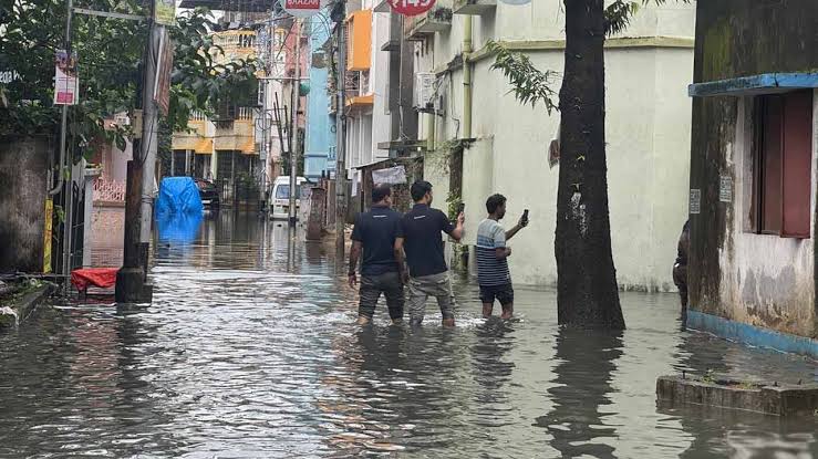 ৪ দিনের বৃষ্টির পর জমে থাকা জলেই বিদ্যুৎস্পৃষ্ট হয়ে মৃত্যু, আতঙ্ক বেহালায়