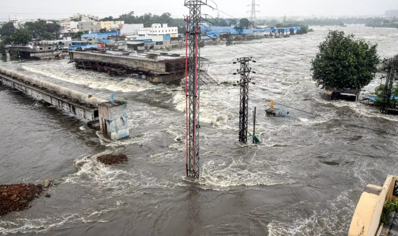 টানা বৃষ্টিতে ভাসছে হায়দরাবাদ, প্লাবিত বিস্তীর্ণ এলাকা