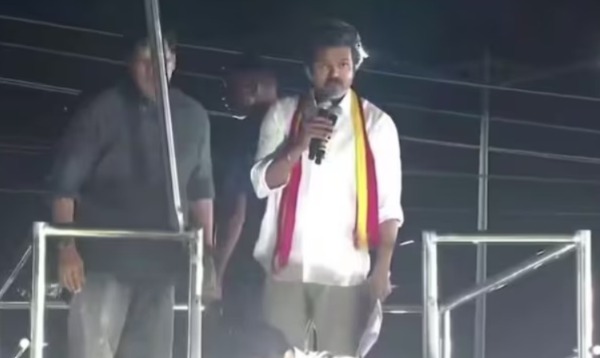 বিজয়ের রাজনৈতিক মিছিল মৃত্যুপুরী! পুলিশের নিশানায় থলপতি
