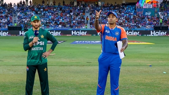 এশিয়া কাপ , ফাইনালে ভারত-পাকিস্তান মহারণ , টসে জিতে বোলিংয়ের সিদ্ধান্ত সূর্য'র