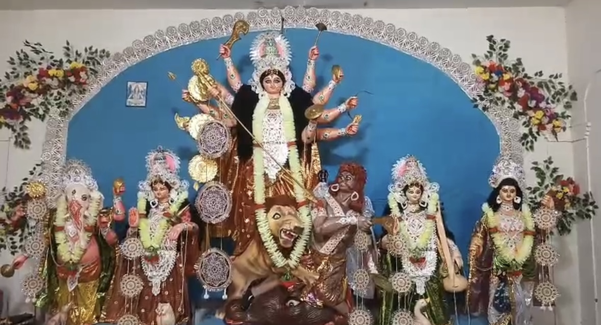 গ্রামের পুজোয় চীনা নাগরিকদের ভিড়, অভূতপূর্ব মুহূর্ত পান্ডুয়ায়