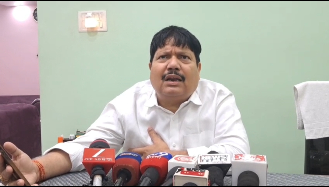 সপ্তমীর রাতে অর্জুন সিংয়ের বাড়ির সামনে বোমাবাজি , উত্তপ্ত জগদ্দল