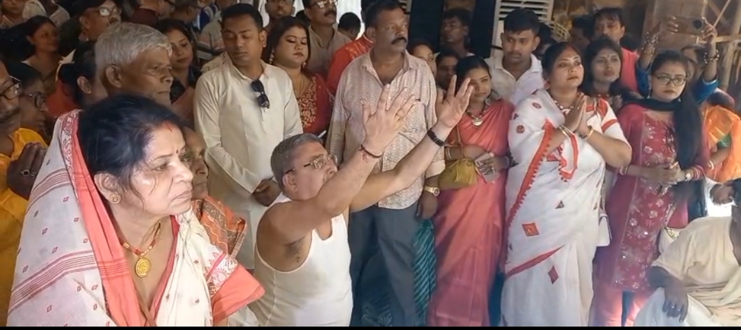 মুখ্যমন্ত্রীকে সমস্ত অশুভকে বিনাশ করার শক্তি দিক , সন্ধি পুজো শেষে অশ্রুজলে ভাসালেন সাংসদ কল্যাণ বন্দ্যোপাধ্যায়
