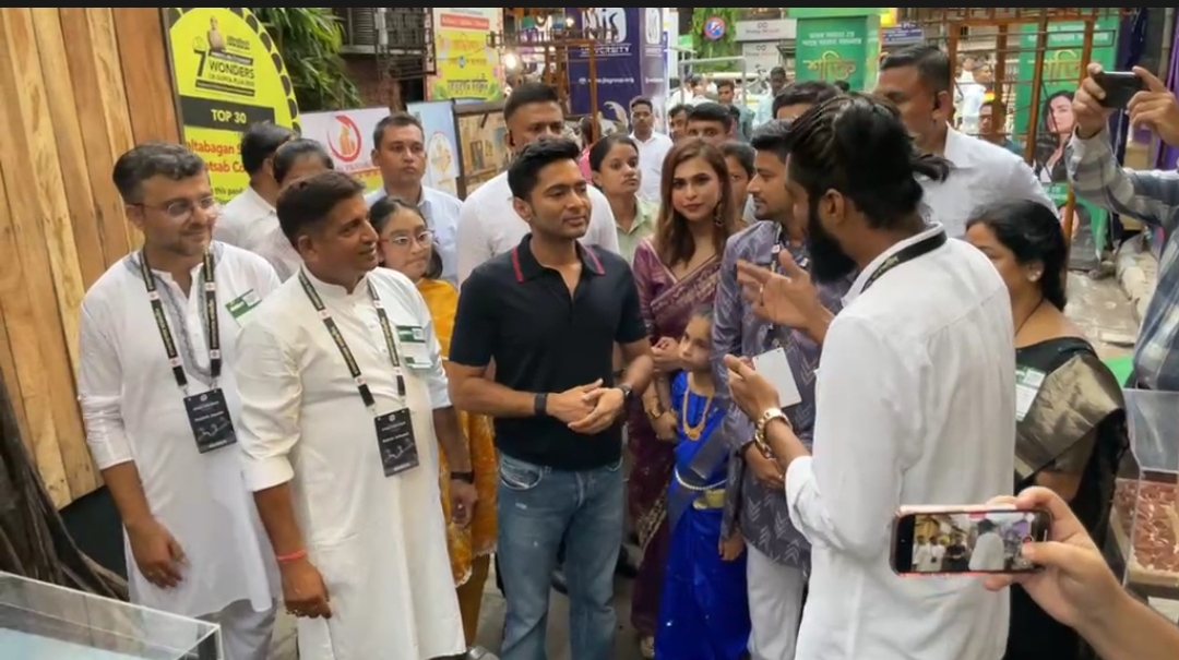 ভাষা আন্দোলন থেকে মনীষীদের স্মৃতি , কন্যাকে নিয়ে চালতাবাগান পুজোয় অভিষেক