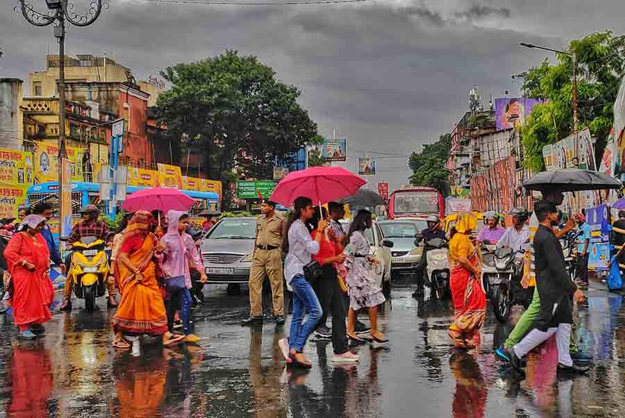দশমীতে দুর্যোগের আশঙ্কা , দক্ষিণবঙ্গে বৃষ্টি পূর্বাভাস