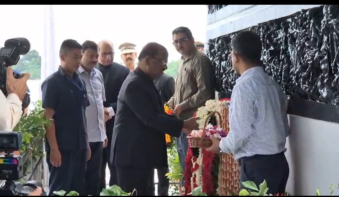 জাতির জনকের জন্মবার্ষিকীতে শ্রদ্ধা নিবেদন , গান্ধীঘাটে উপস্থিত রাজ্যপাল