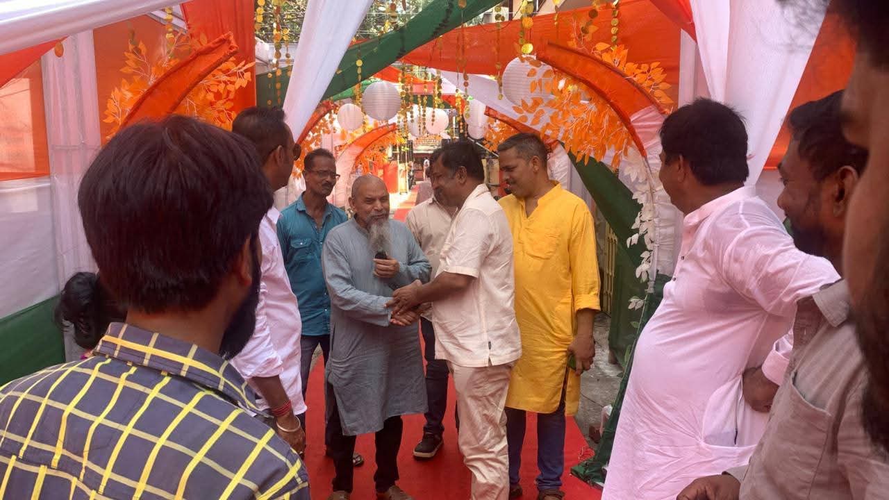 বিতর্কিত জমিতে দুর্গোৎসব, মঞ্চ ঘিরে বিজেপি- তৃণমূলের রাজনৈতিক মিলনক্ষেত্র