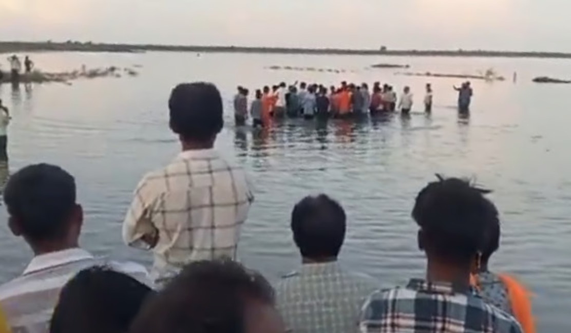 মুহূর্তে আনন্দ বদলে গেল বিষাদে, দেশজুড়ে দুর্গাপ্রতিমা বিসর্জনে মৃত্যু ১৬ জনের