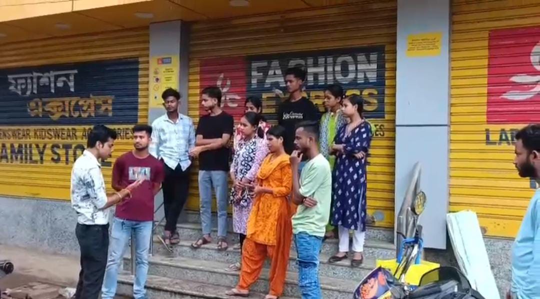 বিনা নোটিশে বন্ধ বেসরকারি শপিং মল , পুজোর ঠিক পরেই বেকার শতাধিক কর্মী
