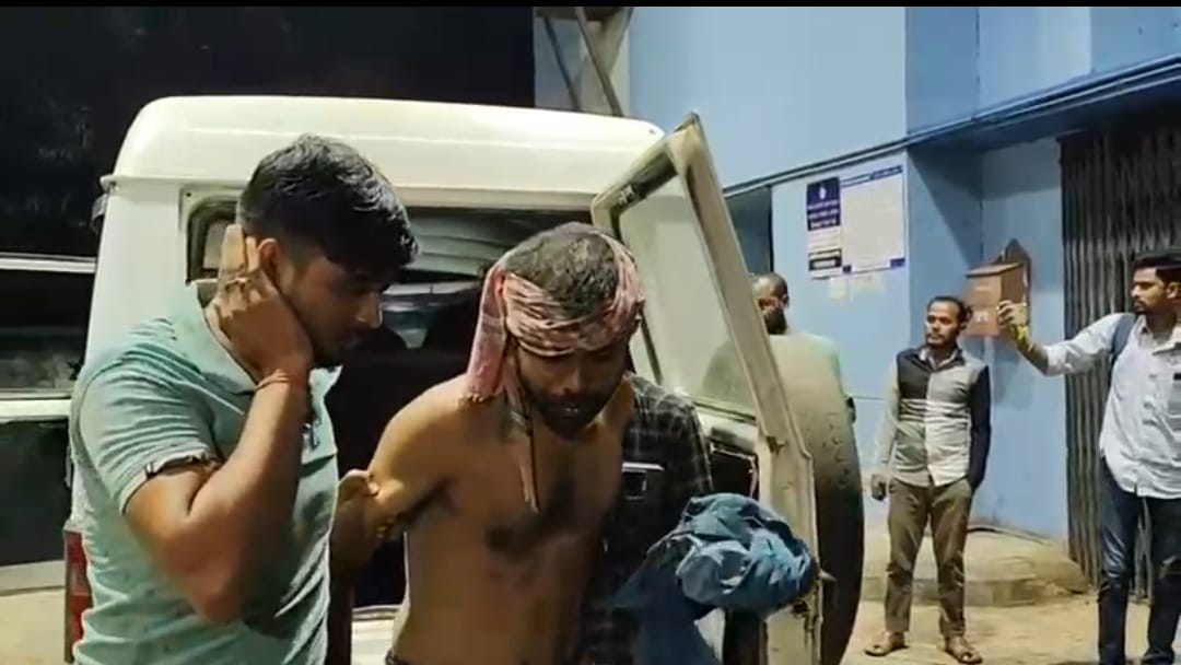 বক্স বাজানো ঘিরে তৃণমূলের ভেতরে মারমুখী সংঘাত , আহত ৪