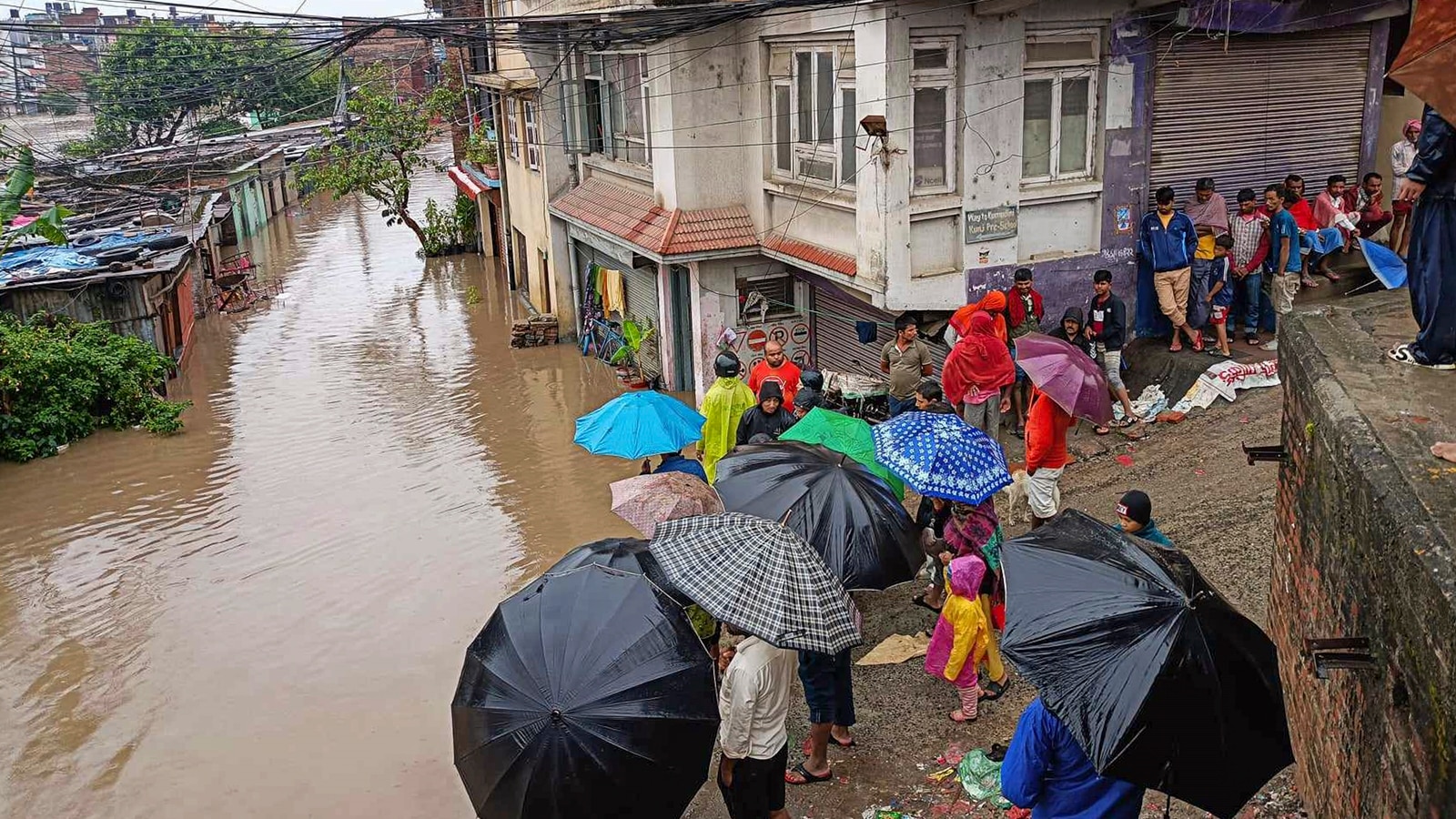 অতিভারী বৃষ্টিতে বিপর্যস্ত নেপাল, ২ দিনের ছুটি ঘোষণা সরকারের