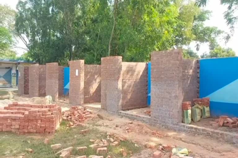 সরকারি জমি দখল করে অবৈধ নির্মাণ , এসব সহ্য করবো না হুশিয়ারি পৌরপ্রধানের
