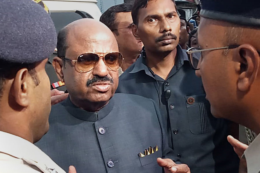 প্রবল বৃষ্টিতে বিপর্যস্ত উত্তরবঙ্গ , পরিস্থিতি সামাল দিতে যাচ্ছেন রাজ্যপাল