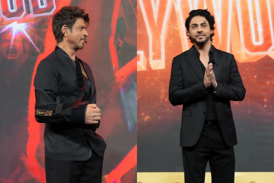 আরিয়ান শাহরুখের ছেলে না , হঠাৎই বিস্ফোরক মন্তব্য করণ জোহারের