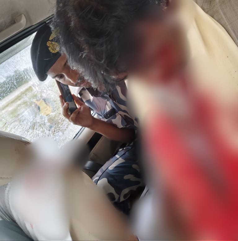 নাগরাকাটায় ত্রাণ পরিদর্শনে গিয়ে বিক্ষোভ , হামলার মুখে বিজেপি সাংসদ খগেন মুর্মু