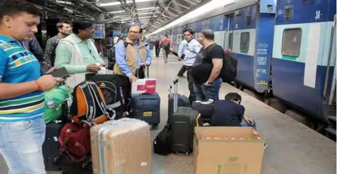 ট্রেনে অতিরিক্ত লাগেজে এবার জরিমানা, যাত্রী সুরক্ষায় কড়া রেল