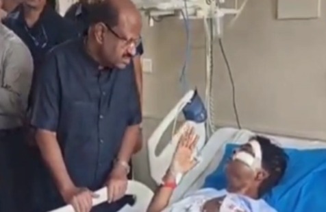 নাগরাকাটায় আক্রান্ত খগেন মুর্মুকে দেখতে হাসপাতালে রাজ্যপাল