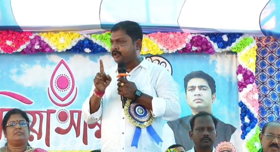 বিজয়া সম্মিলনী মঞ্চ থেকে দলীয় কর্মীদের কড়া বার্তা সুব্রত দত্তের , দিলেন চেয়ার - কলম কেড়ে নেওয়ার হুঁশিয়ারিও