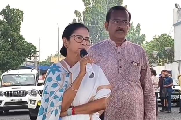 আমি নিজে যাবো, দেখি কার কত দম আছে , ত্রিপুরায় তৃণমূল প্রতিনিধি দল আটক বিজেপিকে চ্যালেঞ্জ মুখ্যমন্ত্রীর