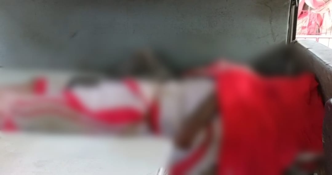 রাতের অন্ধকারে মহিলাকে কুপিয়ে খুন , সকাল হতেই থানায় গিয়ে আত্মসমর্পণ অভিযুক্তের