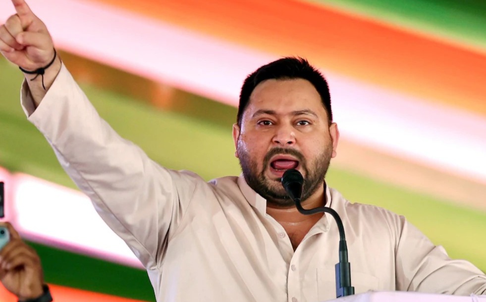 ভোটমুখী বিহারে ২ আসনে প্রার্থী তেজস্বী যাদব