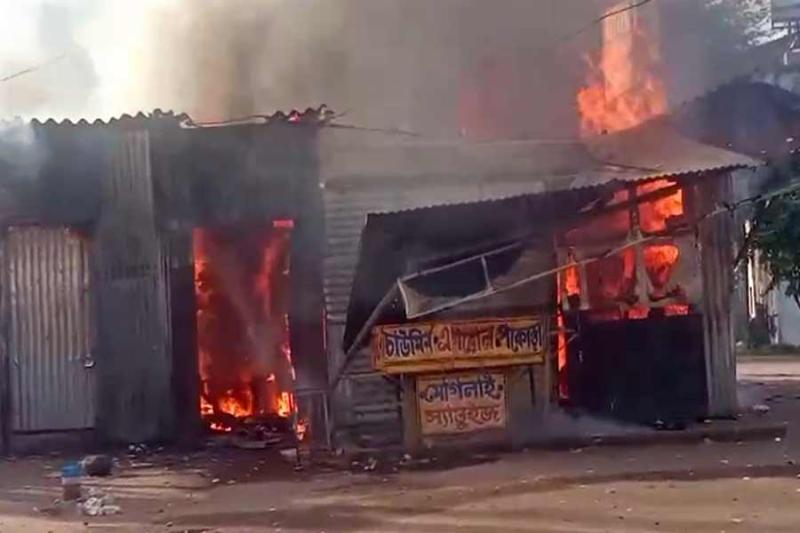 যোধপুর পার্কে বিধ্বংসী অগ্নিকাণ্ড, ভস্মীভূত একাধিক দোকান