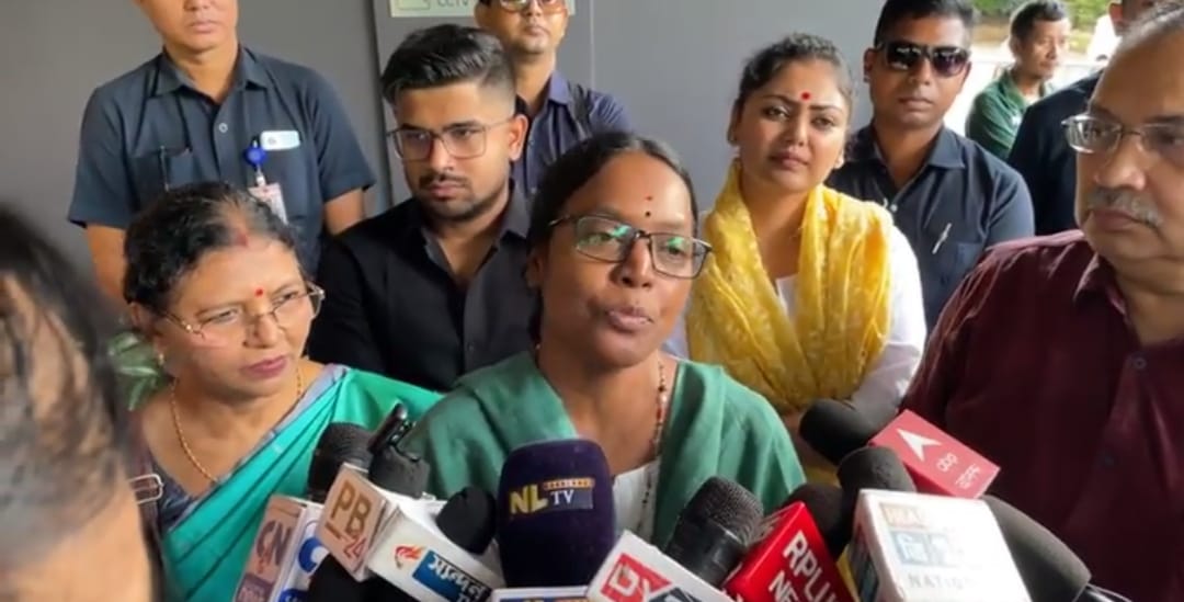 আদিবাসী মেয়ে বলে কেক খাওয়াটা ওদের গায়ে লেগেছে , জন্মদিন উদযাপন নিয়ে বিজেপিকে পাল্টা জবাব বীরবাহার