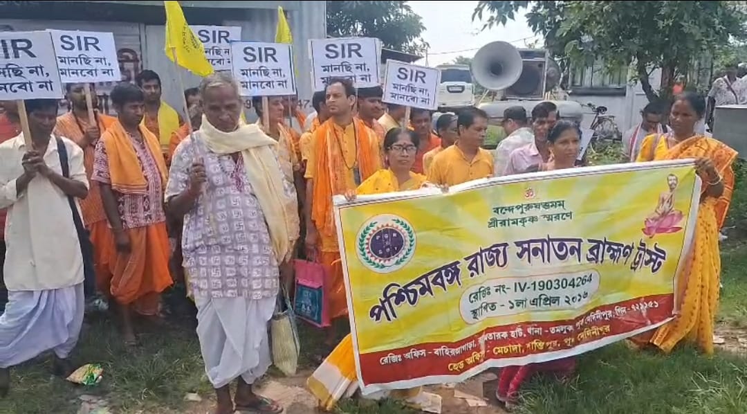 এসআইআর নিয়ে কোলাঘাটে বৈঠক , ডেপুটি নির্বাচন কমিশনারের উপস্থিতিতেই উত্তেজনা