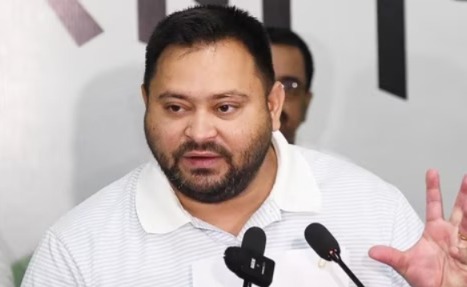 আরজেডি সরকার গঠন করলে পরিবার পিছু সরকারি চাকরি, ভোটমুখী বিহারে প্রতিশ্রুতি তেজস্বীর