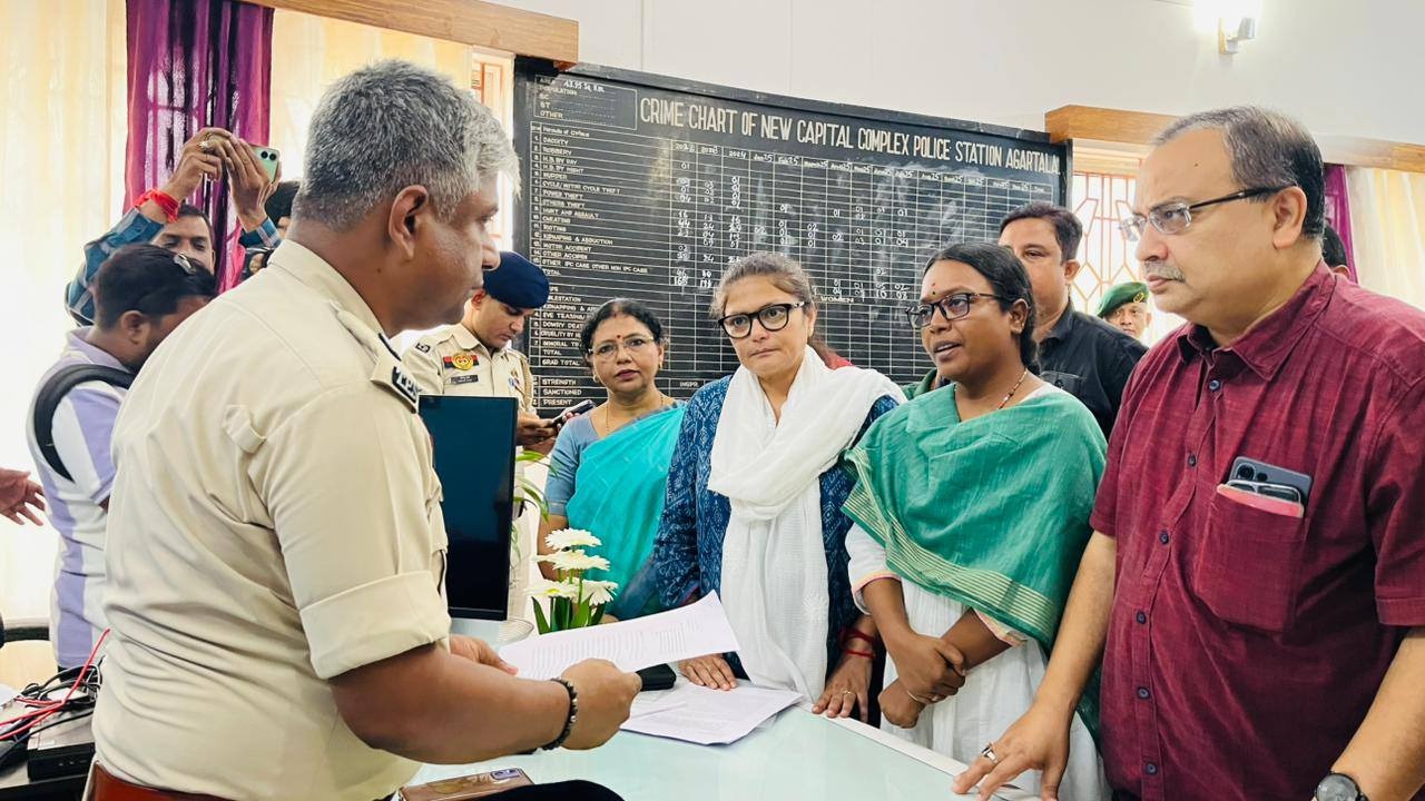 ত্রিপুরায় তৃণমূল কার্যালয়ে হামলা , আগরতলা থানায় অভিযোগ দায়ের প্রতিনিধি দলের