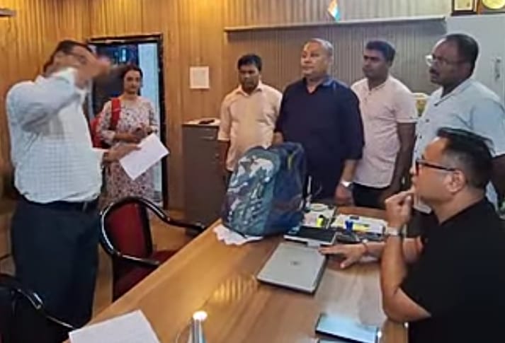 শিলিগুড়ি মেট্রোপলিটন পুলিশের বিরাট সাফল্য , মাত্র ৬ ঘণ্টায় উদ্ধার হারিয়ে যাওয়া ব্যাগ