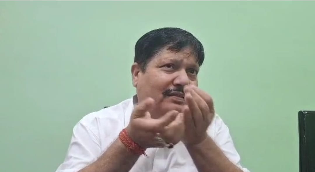 এগরোল বিক্রি করে এখন কোটি টাকার সম্পত্তির মালিক , সুজিত বোসকে নিয়ে বিস্ফোরক অভিযোগ অর্জুন সিংয়ের