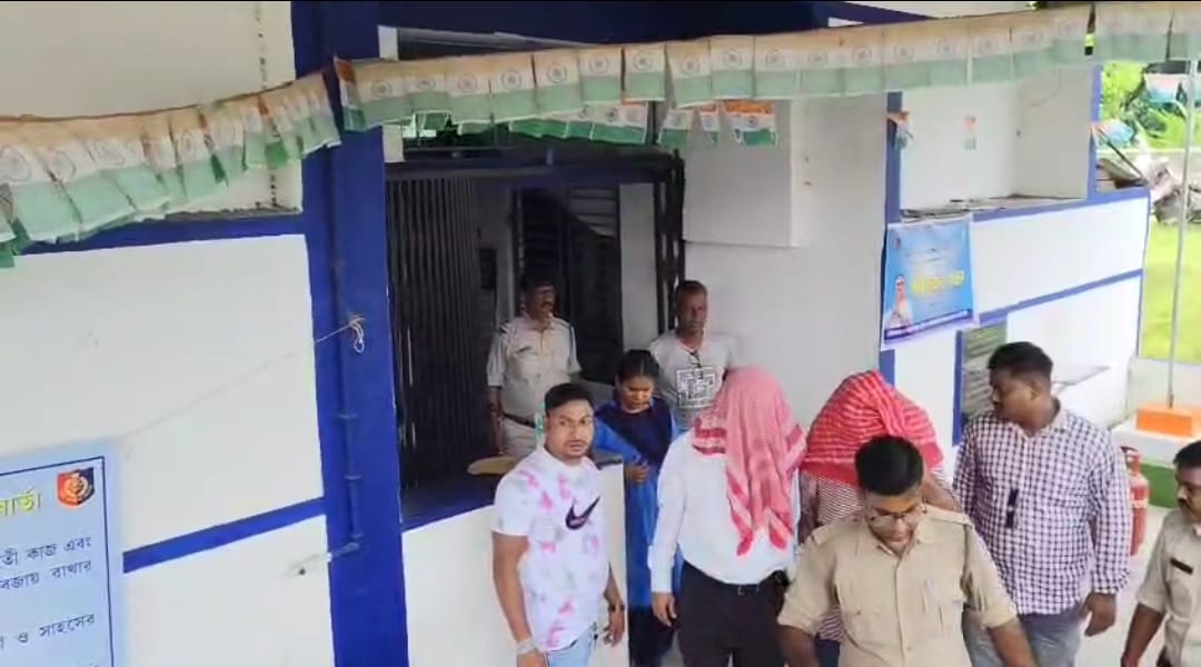 ব্যারাকপুরে ফেক পুলিশ-আর্মি ট্রেনিং প্রতারণা চক্র , গ্রেফতার ২