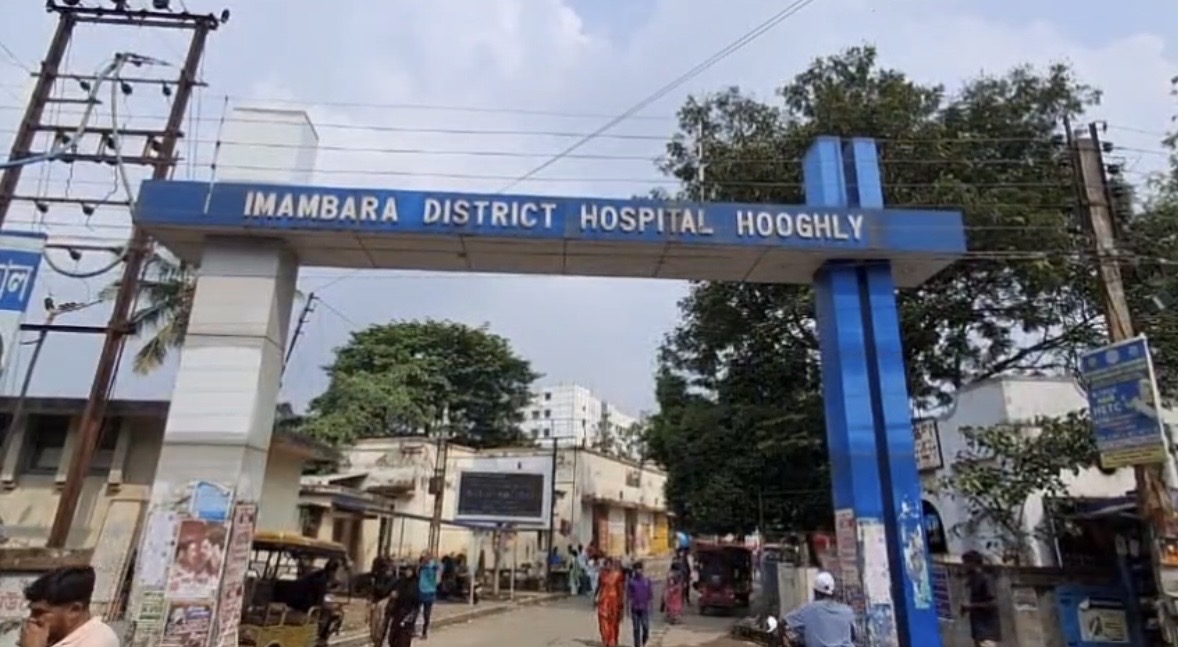 পিকআপ ভ্যানের ধাক্কায় ভয়াবহ দুর্ঘটনা, গুরুতর জখম মা ও শিশু
