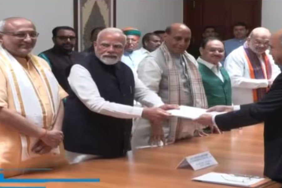 মোদিকে পাশে নিয়ে উপরাষ্ট্রপতি পদে মনোনয়ন পেশ সি পি রাধাকৃষ্ণণের
