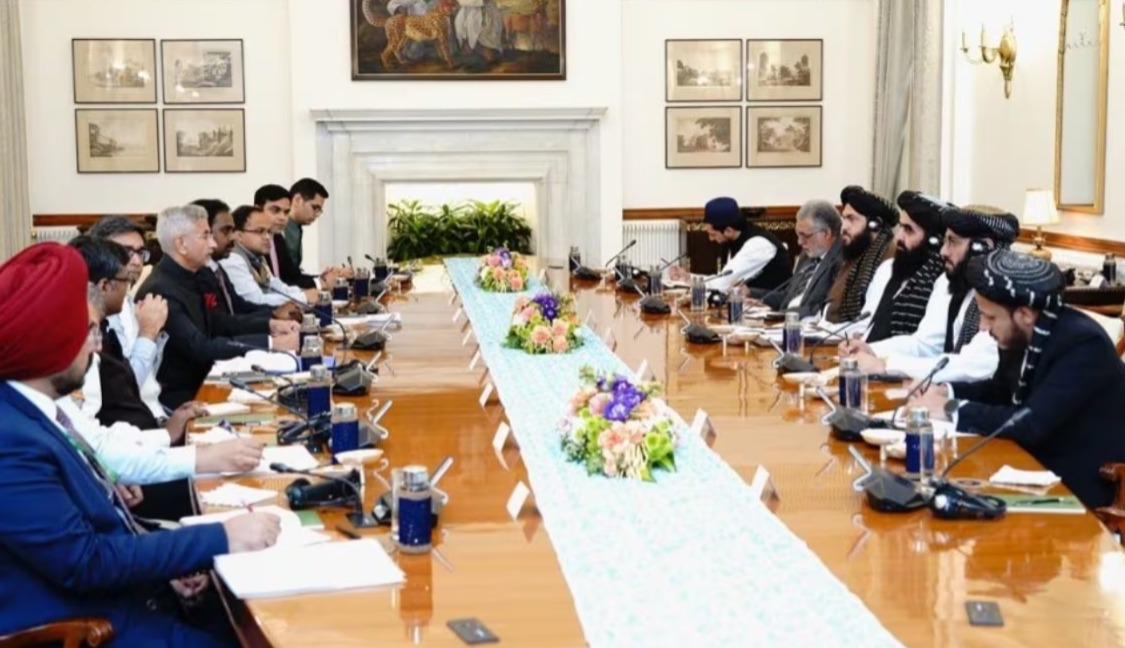 তালিবান বিদেশমন্ত্রীর বৈঠকে বাধা মহিলা সাংবাদিকদের! ‘আমাদের হাতে নেই’, সাফাই বিদেশমন্ত্রকের
