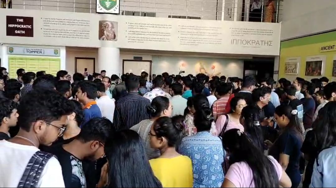 ভিনরাজ্যের ডাক্তারি পড়ুয়াকে ধর্ষণের অভিযোগে উত্তাল দুর্গাপুর , ক্যাম্পাসে সিপিএমের বিক্ষোভ