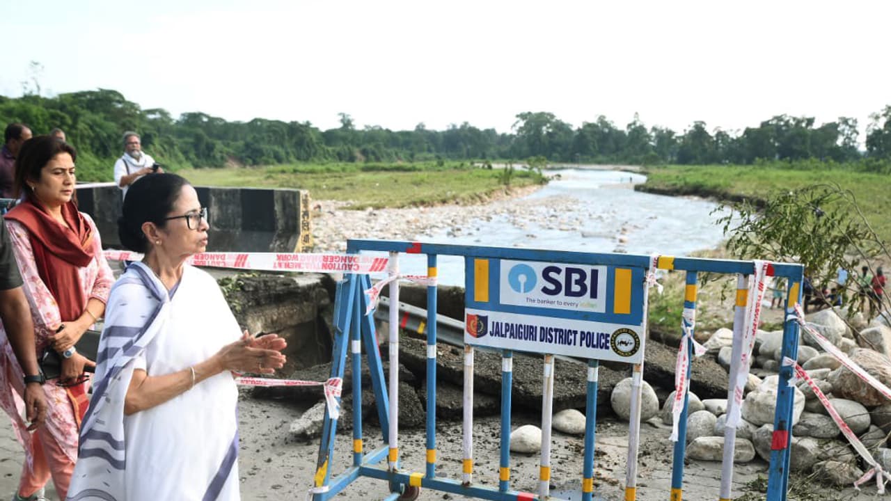 দুর্যোগ পরবর্তী কাজের পর্যালোচনায় রবিবার উত্তরবঙ্গ সফরে মুখ্যমন্ত্রী