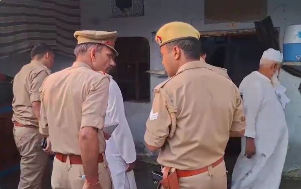 ট্রিপল মার্ডার যোগীরাজ্যে! তালিবানের বিদেশমন্ত্রীকে অভ্যর্থনায় স্বামী, মসজিদে খুন স্ত্রী সহ দুই সন্তান