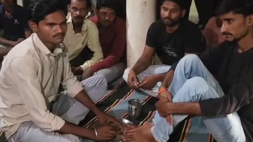 জাতিগত বৈষম্যে তোলপাড় মধ্যপ্রদেশ, ব্রাহ্মণের পা ধুইয়ে জল খেতে বাধ্য দলিত যুবককে